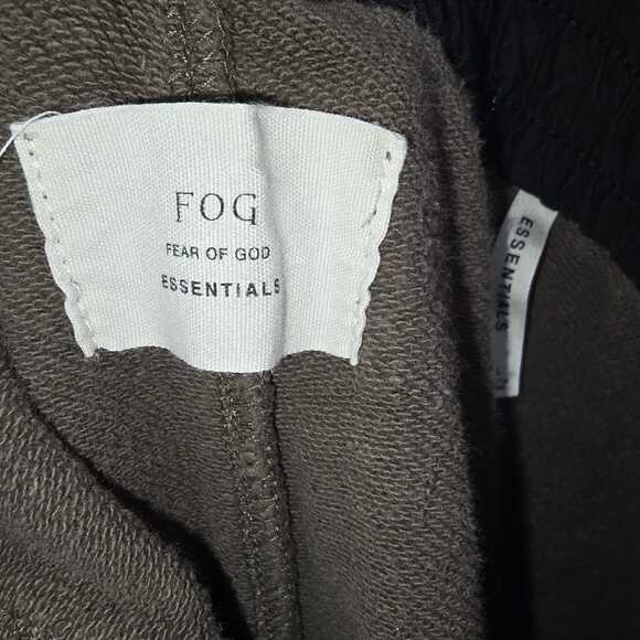 Fear of God Essentials FOG Sweat Shorts Size L Olive Taupe Zip Pocket Fleece - Picture 6 of 7